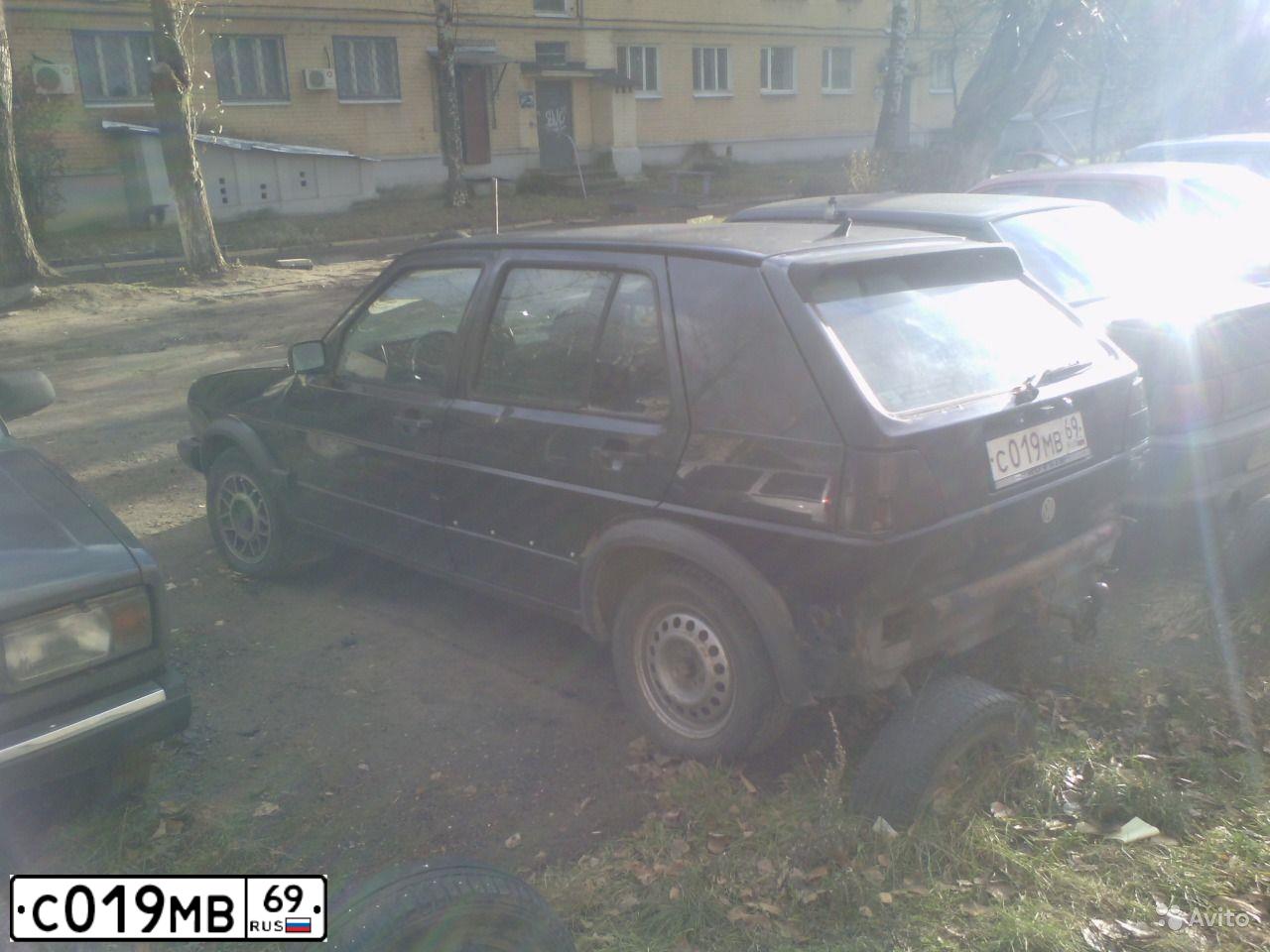 Фото автомобиля VOLKSWAGEN GOLF, 1990 — госномер У987МЕ71. Цвет: ЧЕРНЫЙ
