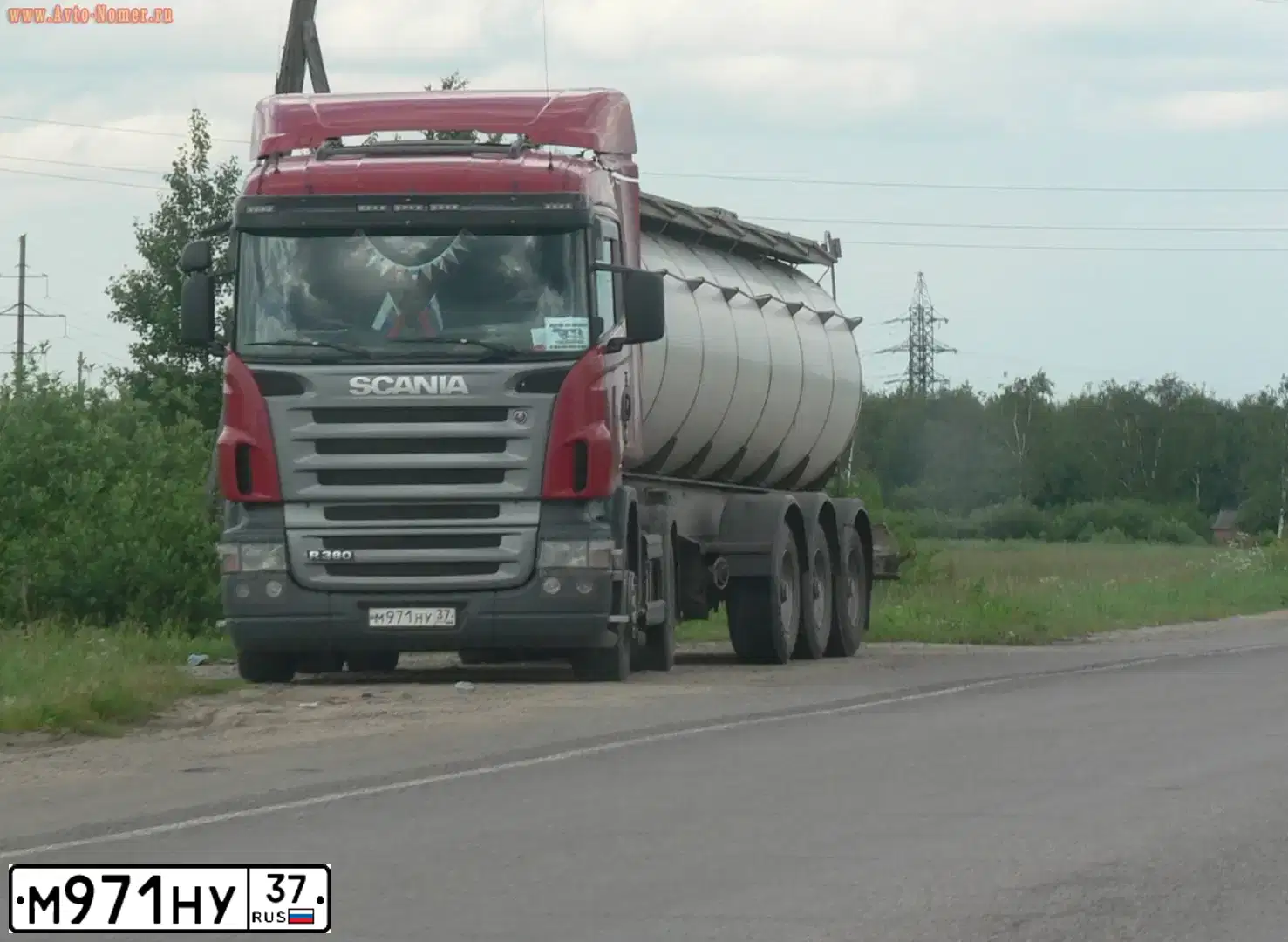 Фото автомобиля SCANIA SERIE R /4X2/, 2008 — госномер М971НУ37. Цвет: Красный