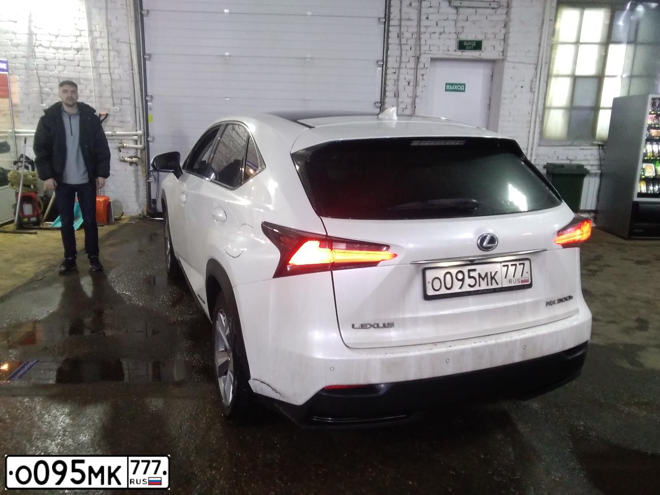 Фото автомобиля LEXUS NX, 2014 — госномер Е939МЕ156