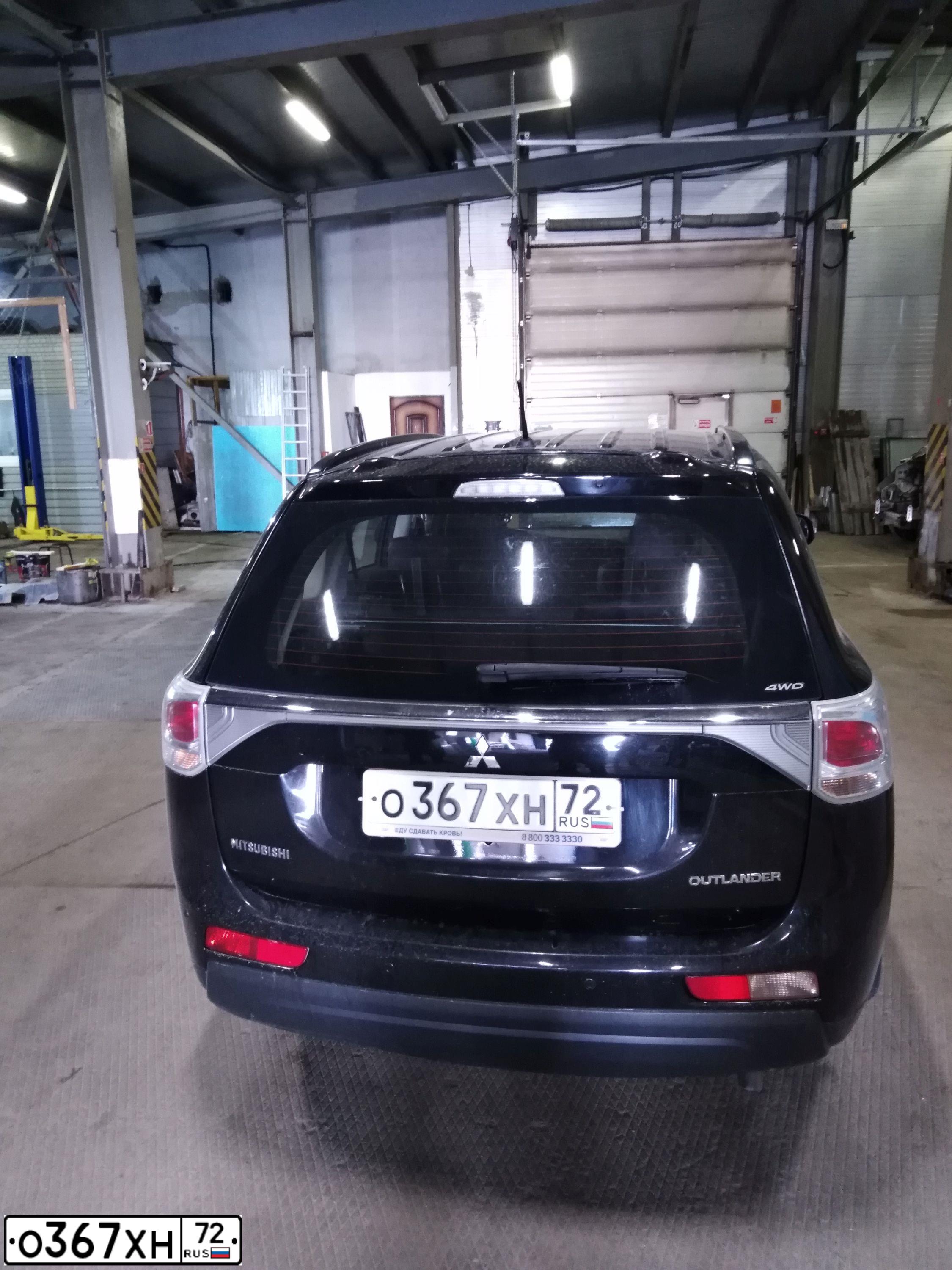 Фото автомобиля MITSUBISHI OUTLANDER, 2013 — госномер О367ХН72. Цвет: ЧЕРНЫЙ
