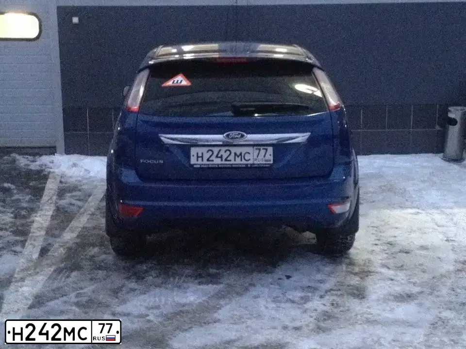 Фото автомобиля FORD FOCUS, 2008 — госномер Х182АХ185. Цвет: синий