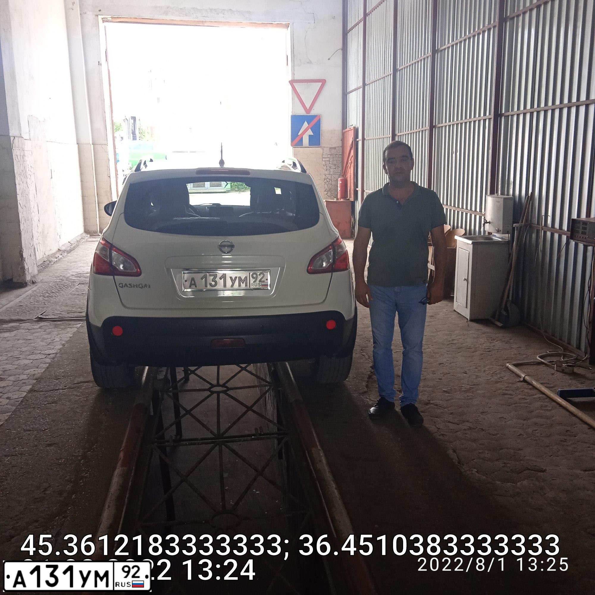 Фото автомобиля NISSAN QASHQAI, 2013 — госномер Н221ЕР82. Цвет: Белый