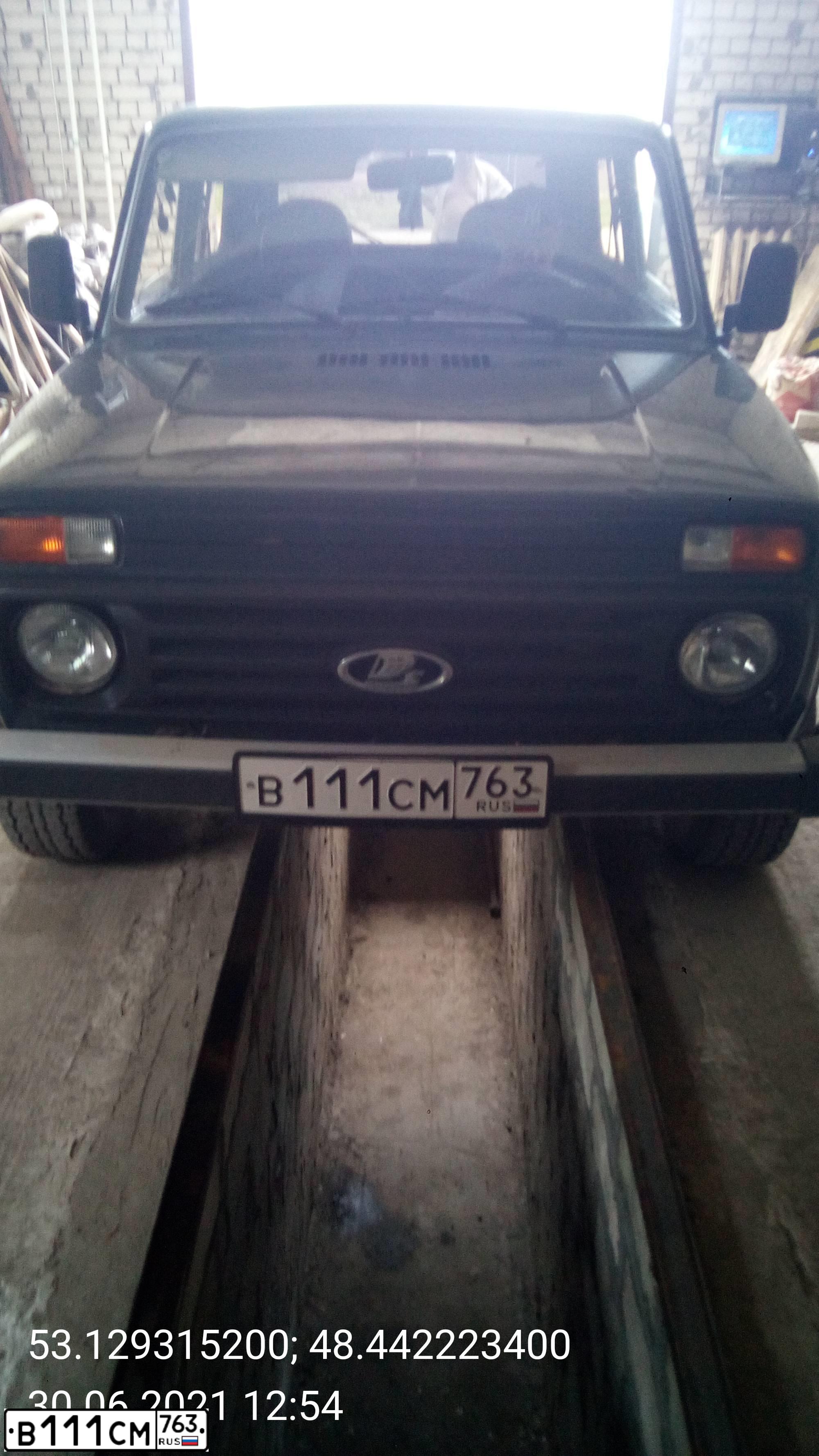 Фото автомобиля LADA 2121 NIVA, 2000 — госномер В111СМ763. Цвет: сине-зеленый