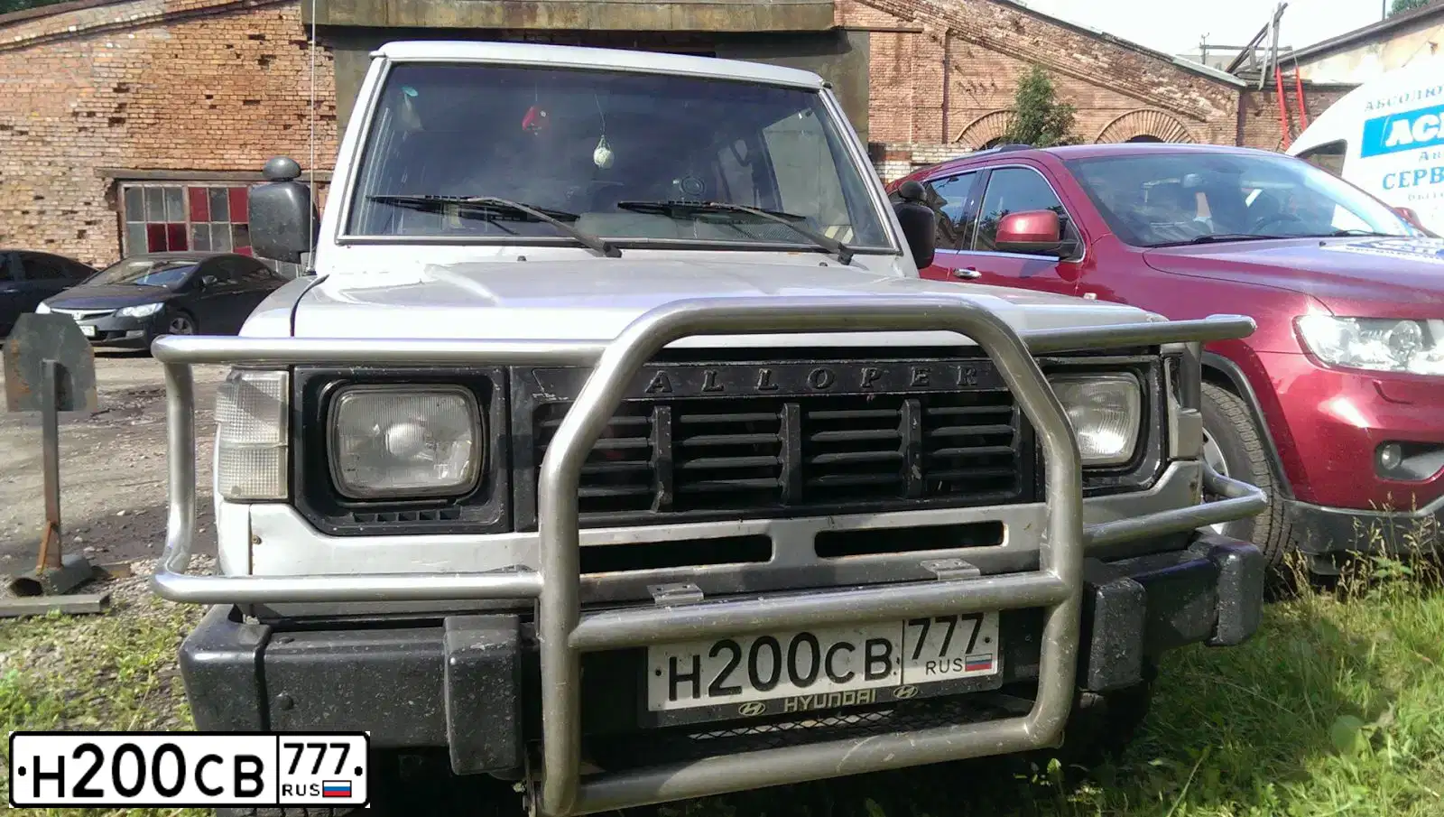 Фото автомобиля HYUNDAI GALLOPER, 1998 — госномер Н200СВ777. Цвет: СЕРЕБРИСТЫЙ