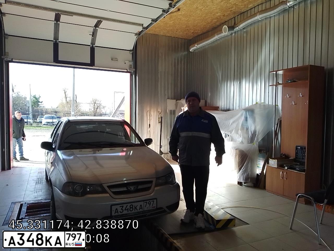 Фото автомобиля DAEWOO NEXIA, 2012 — госномер А348КА797. Цвет: Серебристый
