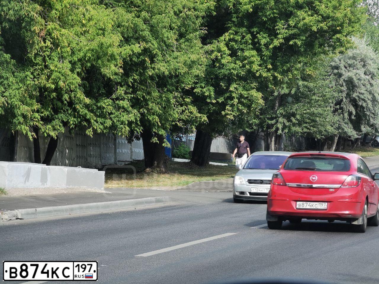 Фото автомобиля OPEL ASTRA, 2008 — госномер Т083АР550. Цвет: Красный