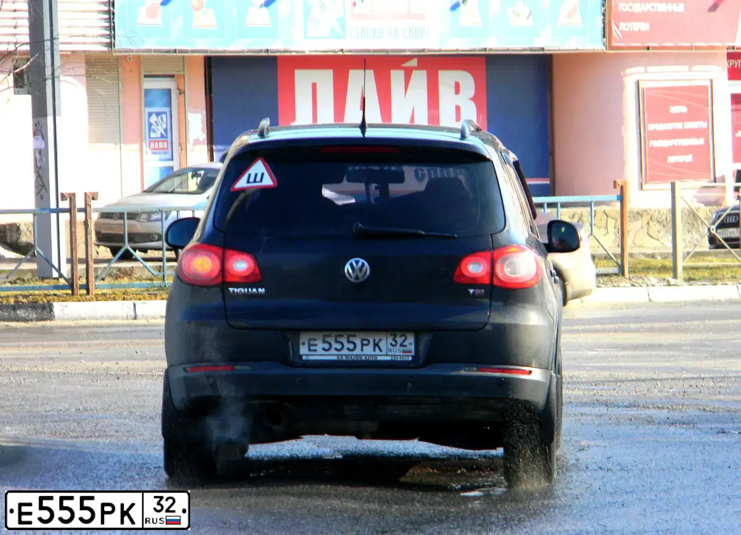 Фото автомобиля VOLKSWAGEN TIGUAN, 2008 — госномер О253ХУ32. Цвет: ЧЕРНЫЙ