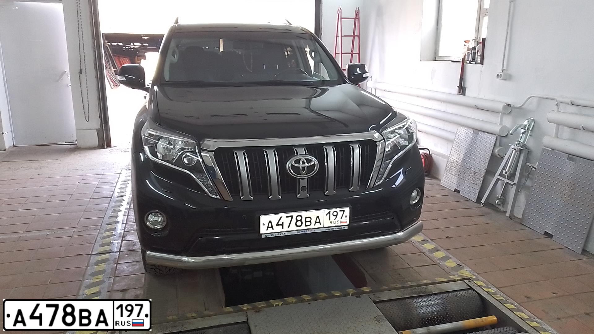 Фото автомобиля TOYOTA LANDCRUISER, 2015 — госномер К145УЕ799. Цвет: ЧЕРНЫЙ
