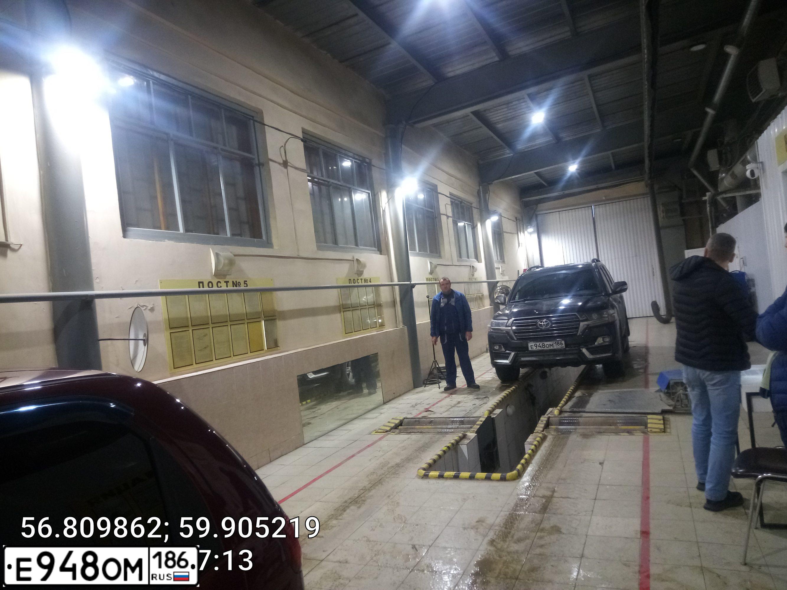 Фото автомобиля TOYOTA LAND CRUISER 200, 2015 — госномер Т811АК196