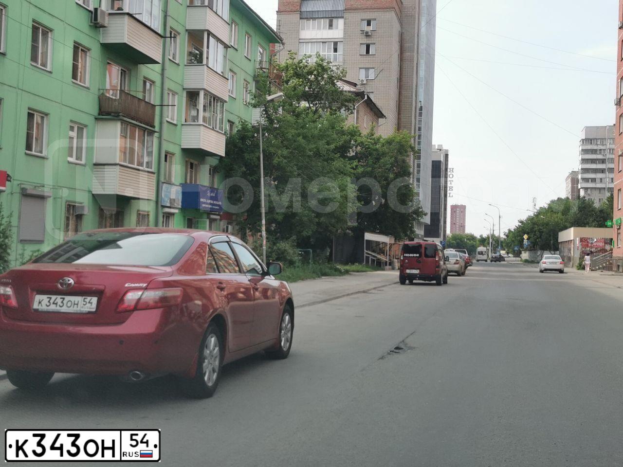 Фото автомобиля TOYOTA CAMRY, 2006 — госномер А450УО122. Цвет: Красный