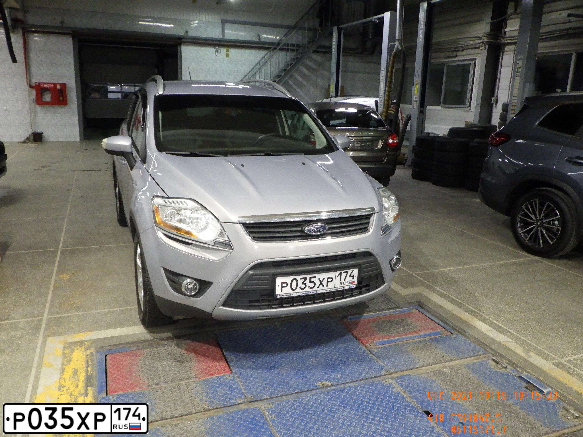 Фото автомобиля FORD KUGA, 2012 — госномер К777ЕМ174. Цвет: ТЕМНО-СЕРЫЙ