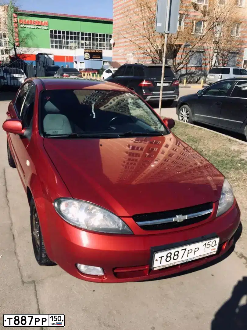 Фото автомобиля CHEVROLET LACETTI, 2008 — госномер О290КА46. Цвет: Красный