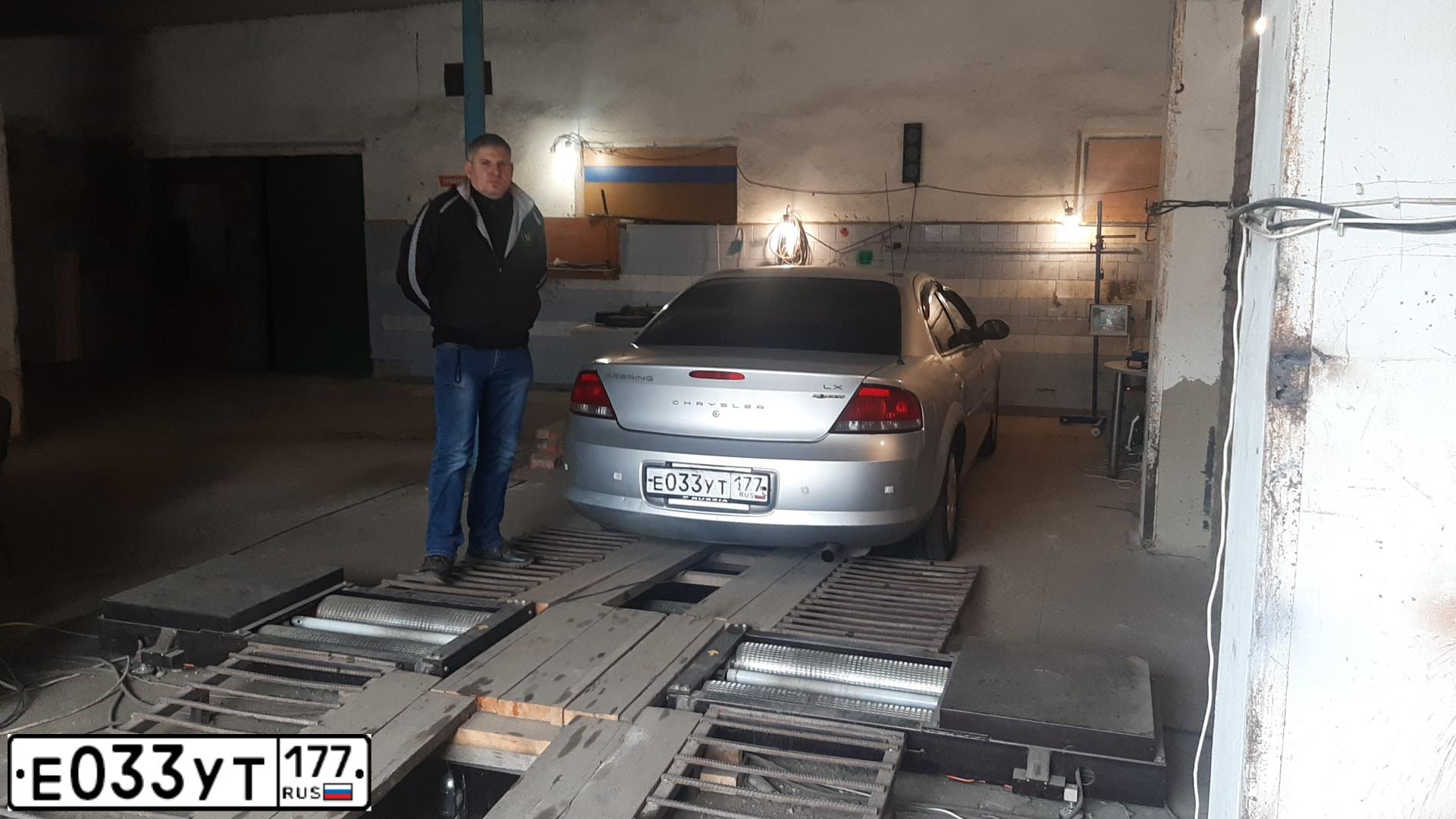 Фото автомобиля CHRYSLER SEBRING, 2001 — госномер Н300НК126. Цвет: СЕРЫЙ