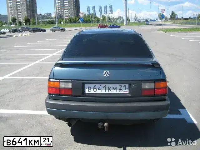 Фото автомобиля VOLKSWAGEN PASSAT, 1989 — госномер М350НО21. Цвет: синий