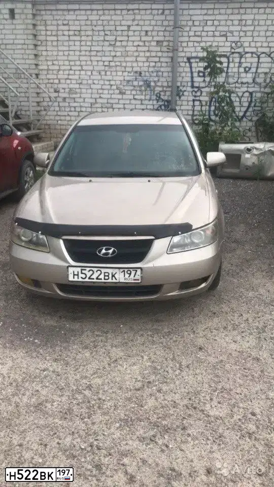 Фото автомобиля HYUNDAI SONATA, 2006 — госномер М424ВЕ136. Цвет: БЕЖЕВЫЙ