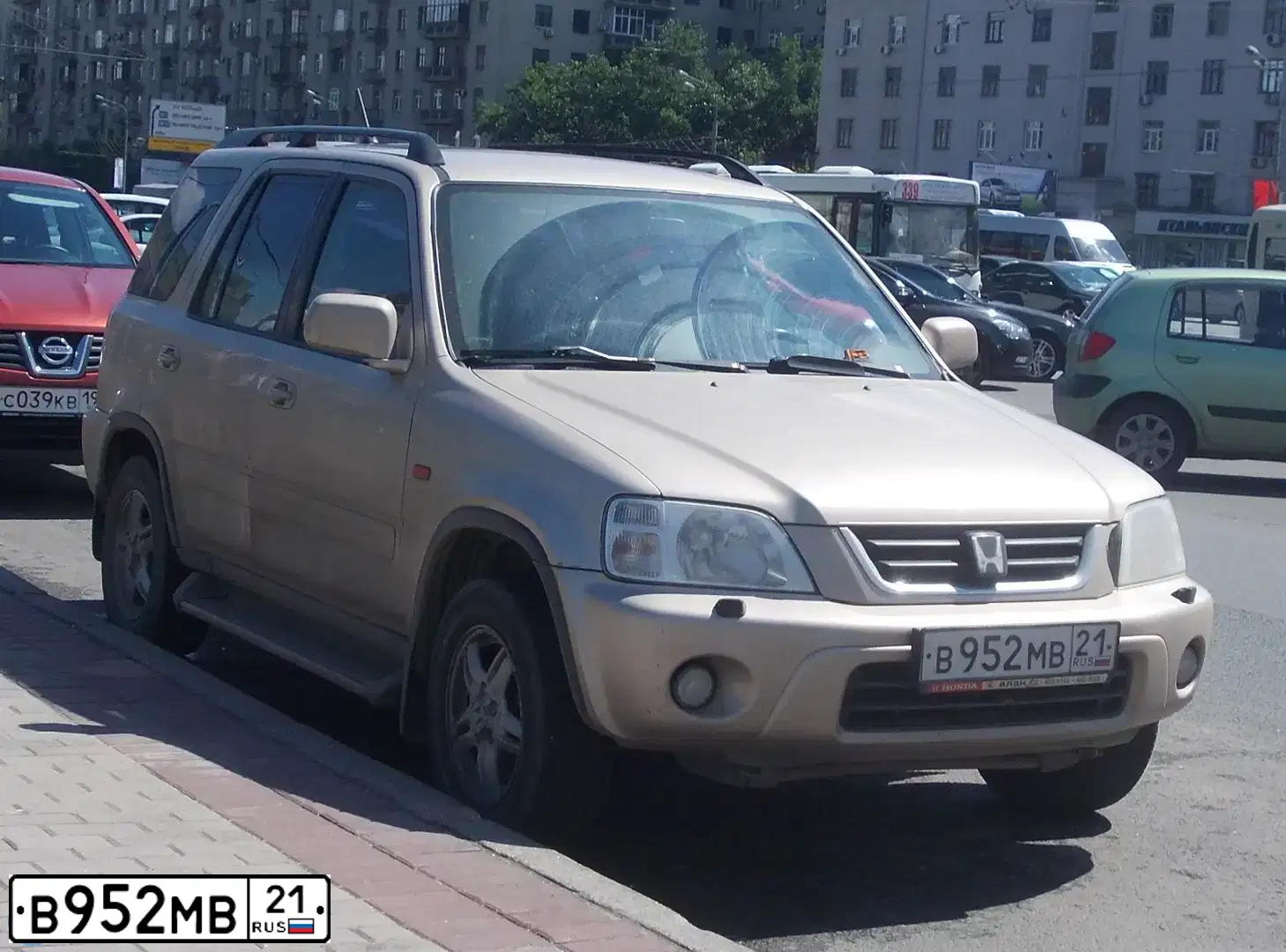 Фото автомобиля HONDA CR-V, 2001 — госномер У946АР04. Цвет: ЗОЛОТИСТО ЖЕЛТЫЙ