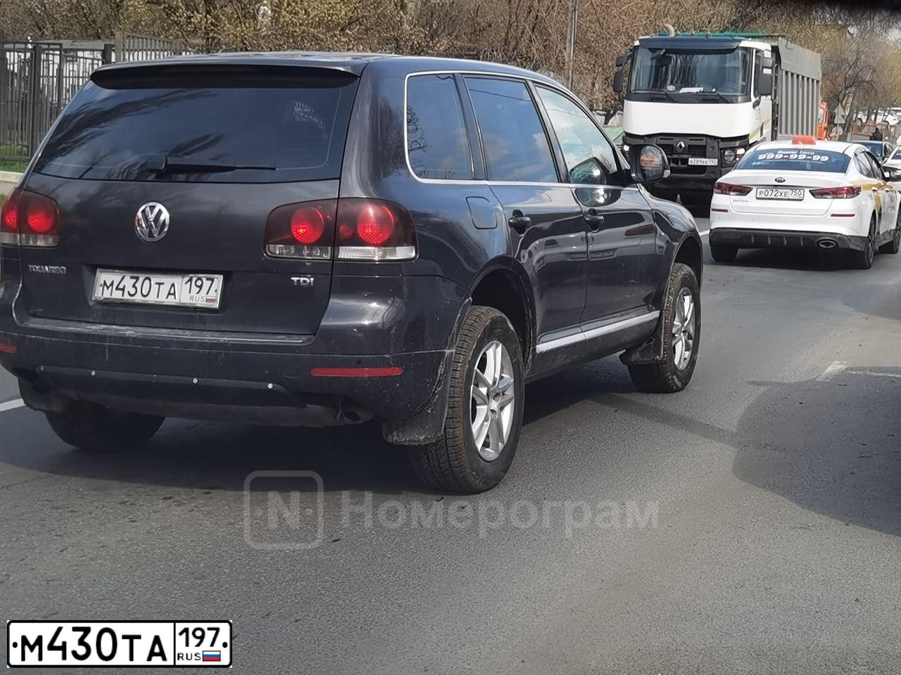 Фото автомобиля VOLKSWAGEN TOUAREG, 2008 — госномер М430ТА197. Цвет: ЧЕРНЫЙ