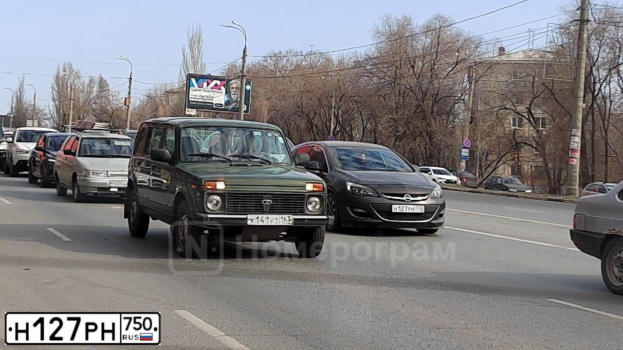 Фото автомобиля OPEL ASTRA, 2013 — госномер Н127РН750. Цвет: СЕРЫЙ МЕТАЛЛИК