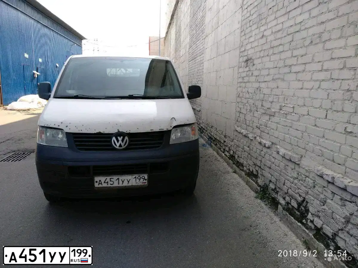 Фото автомобиля VOLKSWAGEN TRANSPORTER, 2006 — госномер Т189ТУ750. Цвет: Белый