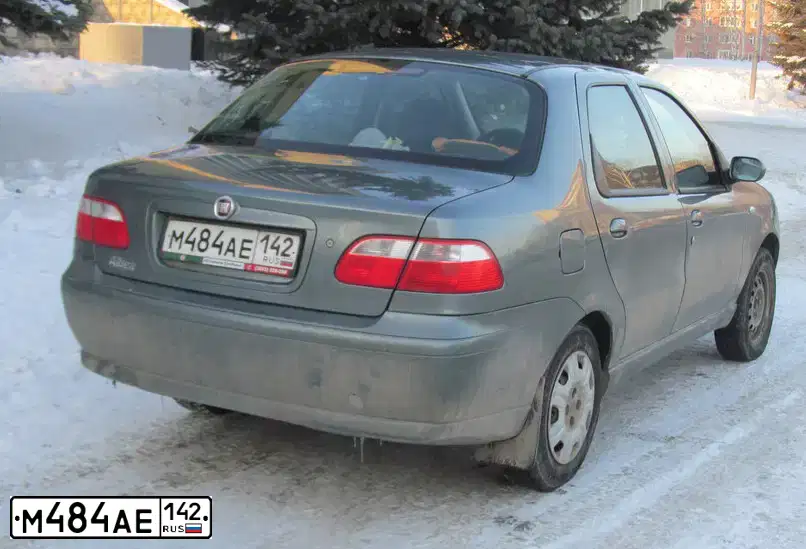 Фото автомобиля FIAT ALBEA, 2011 — госномер М484АЕ142. Цвет: СЕРЫЙ ХРОНО