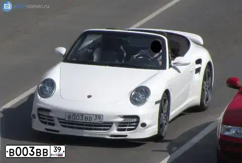 Фото автомобиля PORSCHE 911 TURBO, 2008 — госномер В003ВВ39. Цвет: БЕЛЫЙ