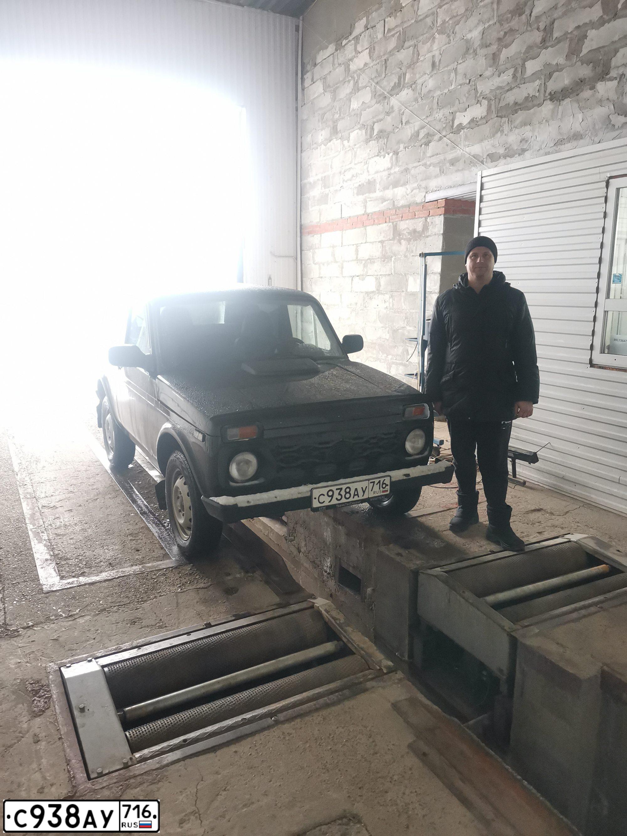 Фото автомобиля LADA 2121 NIVA, 2019 — госномер С938АУ716. Цвет: ЧЕРНЫЙ