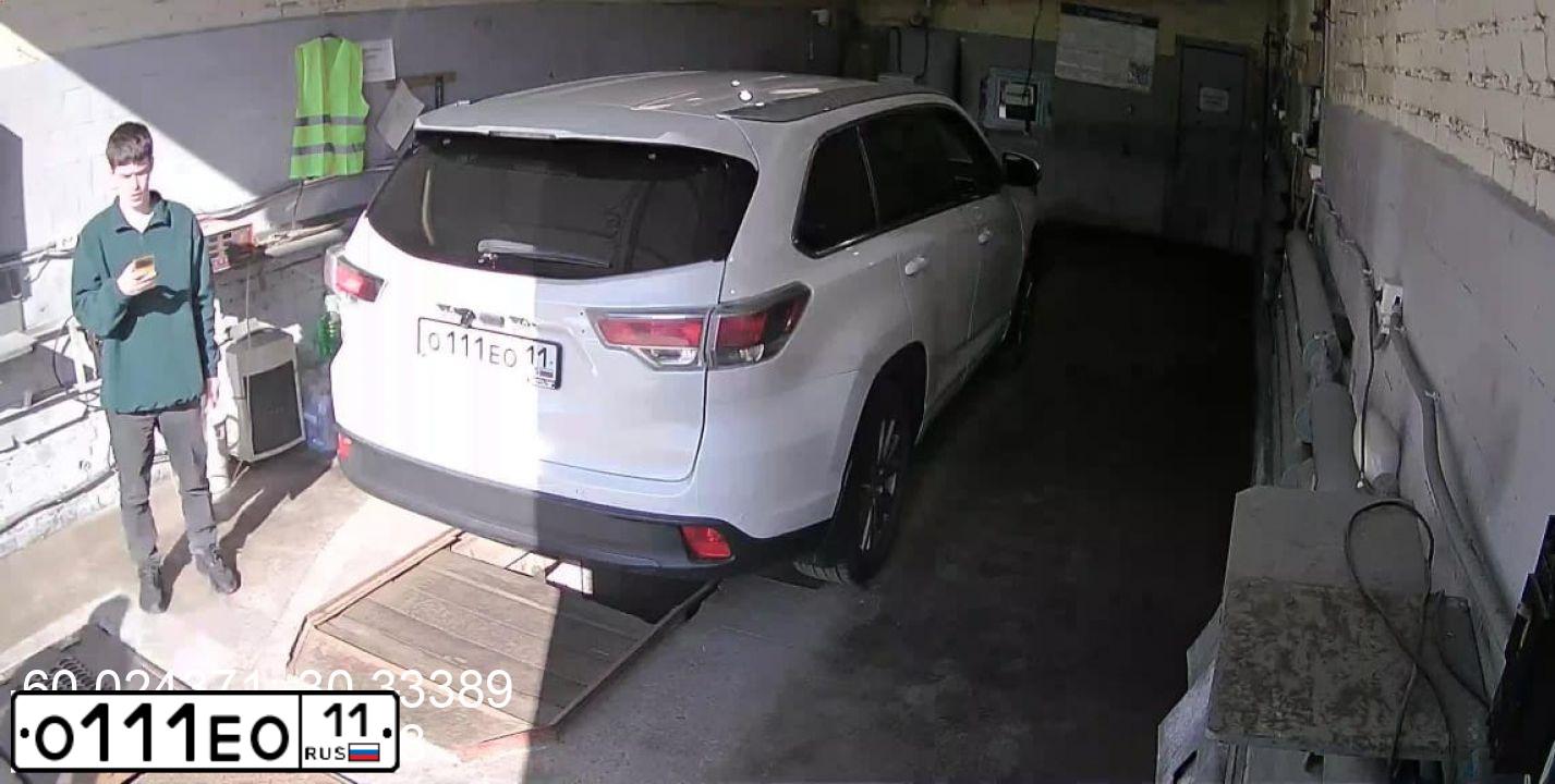 Фото автомобиля TOYOTA HIGHLANDER, 2014 — госномер Е397ЕР11. Цвет: Белый
