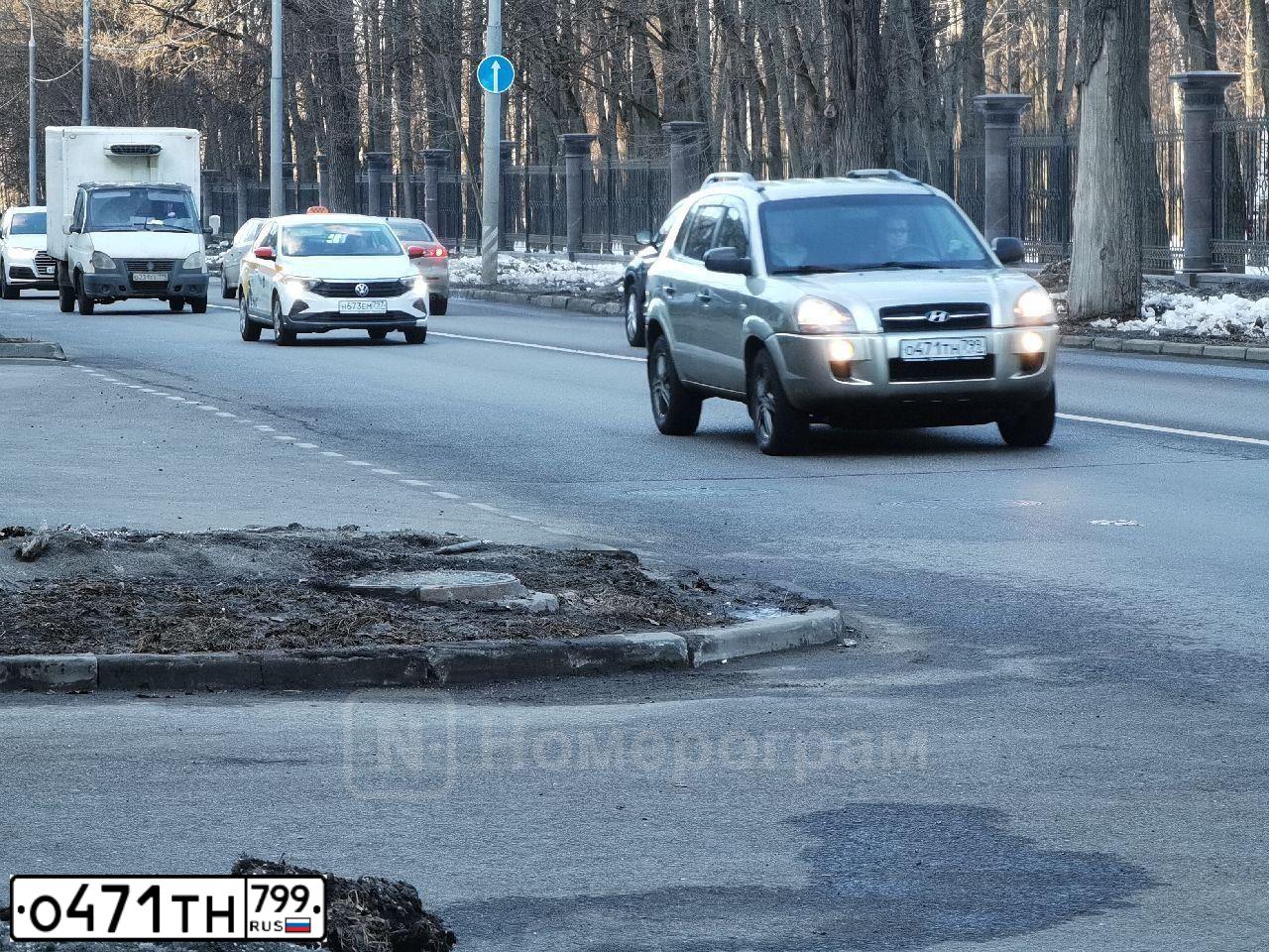 Фото автомобиля HYUNDAI TUCSON, 2007 — госномер О471ТН799. Цвет: СЕРЕБРИСТЫЙ