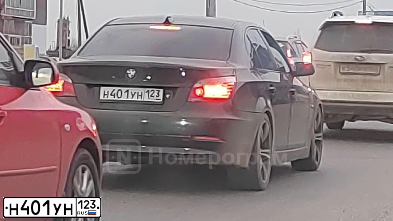 Фото автомобиля BMW SERIE 5, 2008 — госномер У555ВЕ26. Цвет: ЧЕРНЫЙ