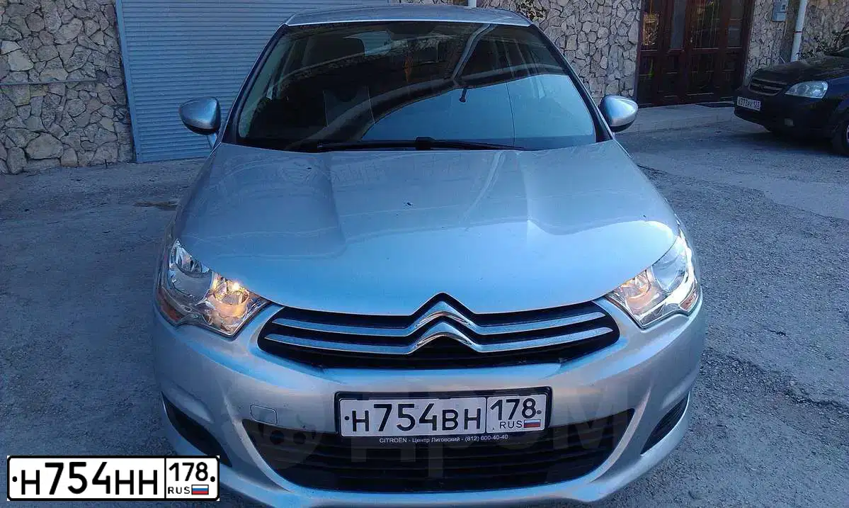 Фото автомобиля HYUNDAI GETZ, 2008 — госномер Н754НН178. Цвет: Серебристый