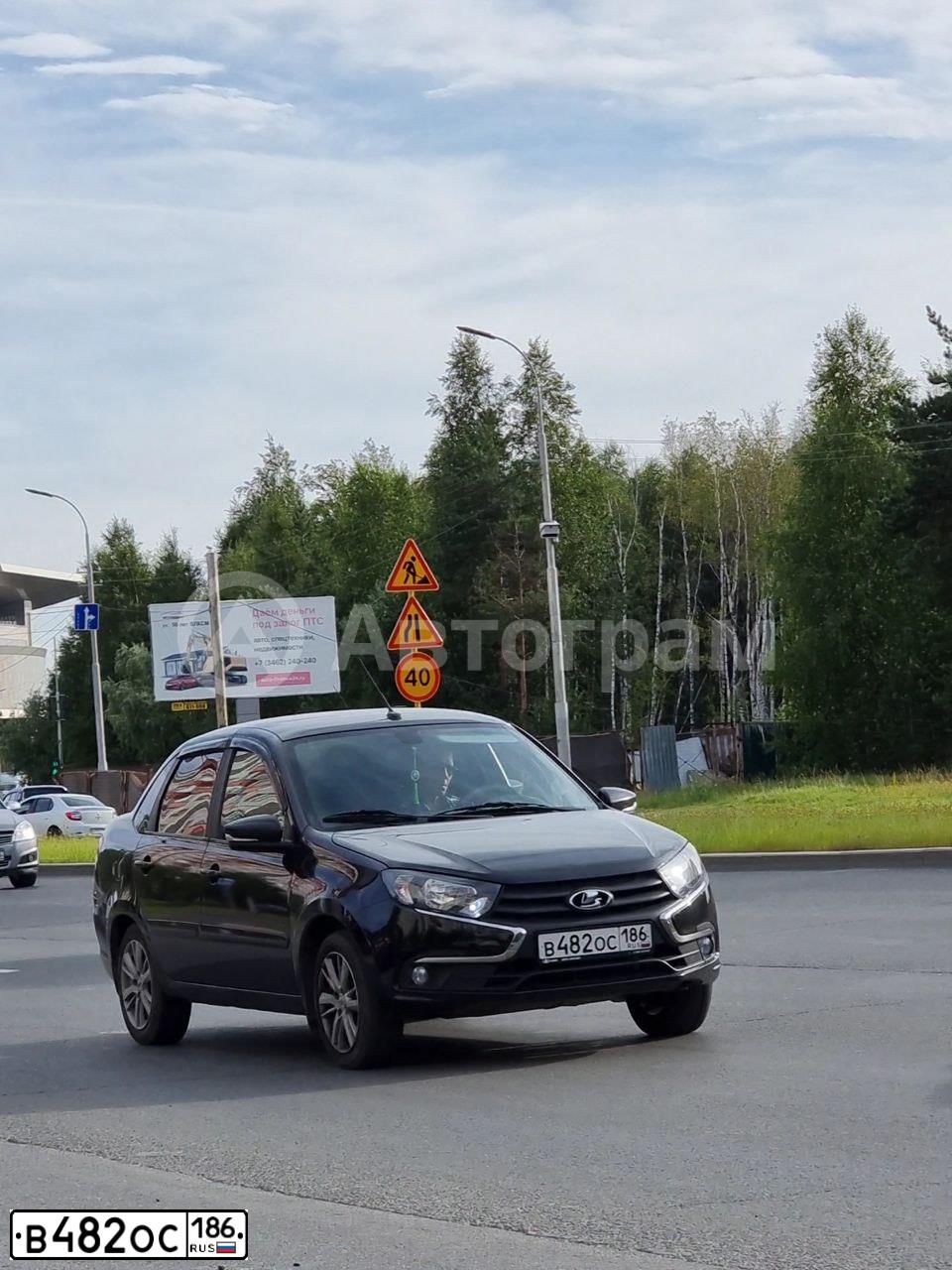 Фото автомобиля LADA 2190 GRANTA, 2020 — госномер В482ОС186. Цвет: ЧЕРНЫЙ
