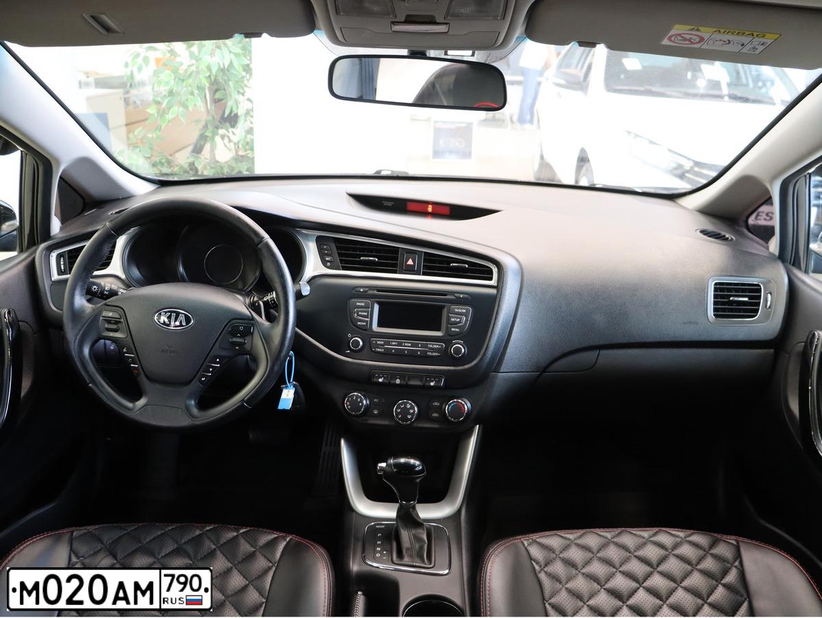 Фото автомобиля SKODA FABIA, 2010 — госномер М020АМ790. Цвет: СВЕТЛО-СЕРО-ЗЕЛЕНЫЙ