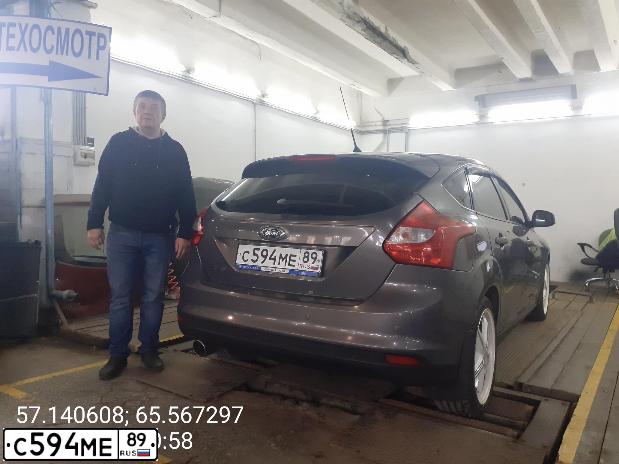 Фото автомобиля FORD FOCUS, 2013 — госномер Р429МО72. Цвет: СЕРО-КОРИЧНЕВЫЙ
