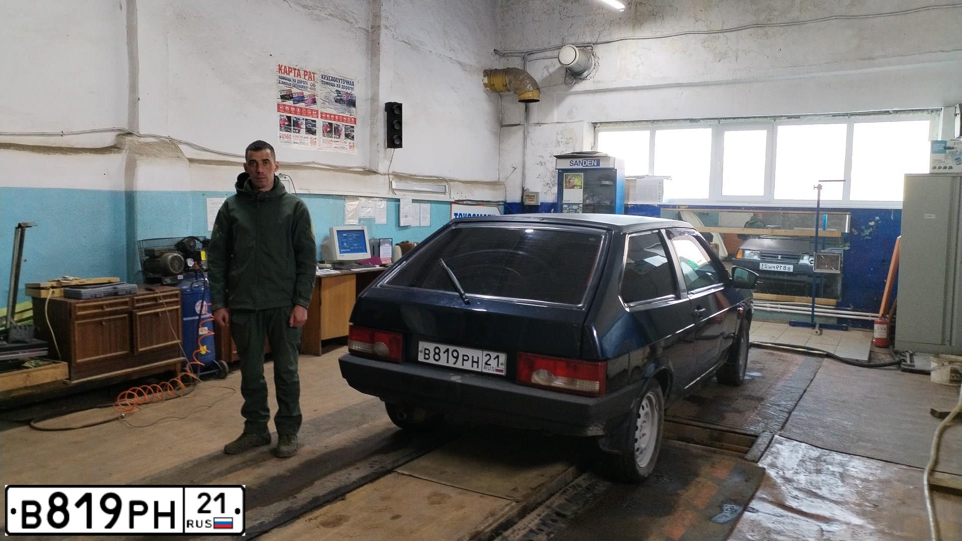 Фото автомобиля VAZ 2108 SAMARA, 1990 — госномер М810СТ21. Цвет: ЧЕРНЫЙ