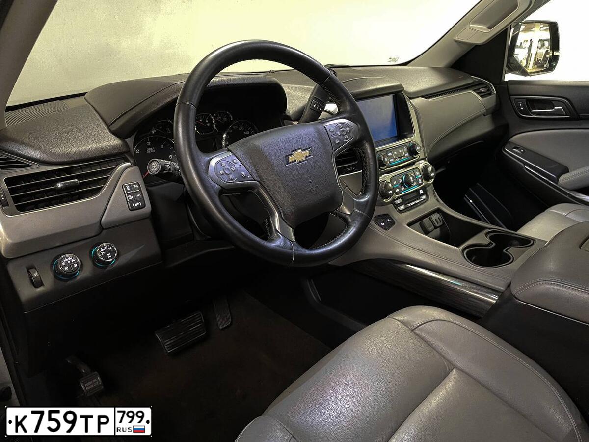 Фото автомобиля CHEVROLET TAHOE, 2016 — госномер С710ВР180. Цвет: Серебристый