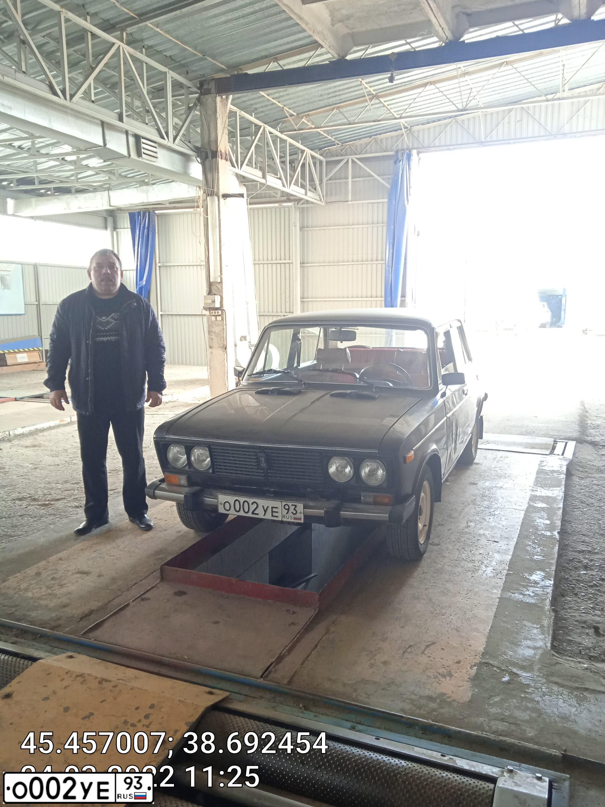 Фото автомобиля LADA 2112, 2003 — госномер О002УЕ93. Цвет: СВЕТЛО-СЕРЕБ МЕТАЛЛ