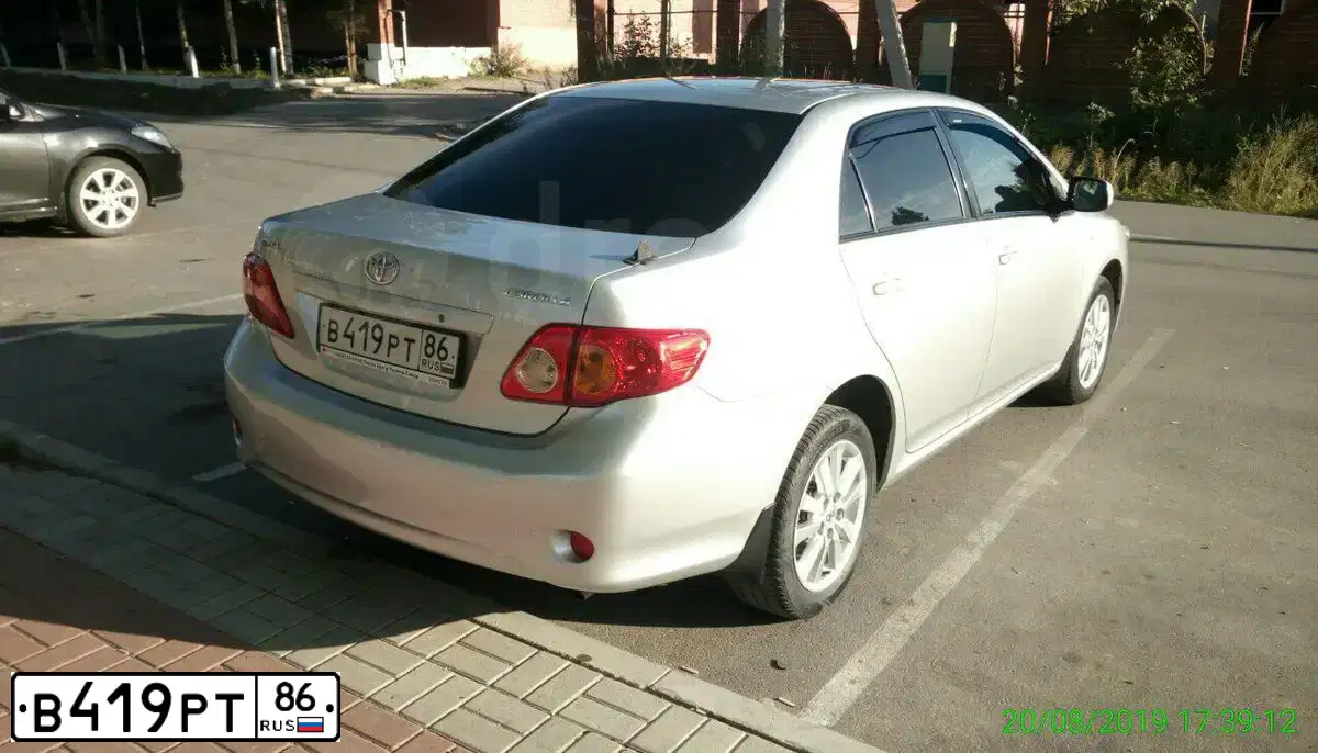 Фото автомобиля TOYOTA COROLLA, 2007 — госномер В419РТ86. Цвет: СЕРЕБРИСТЫЙ