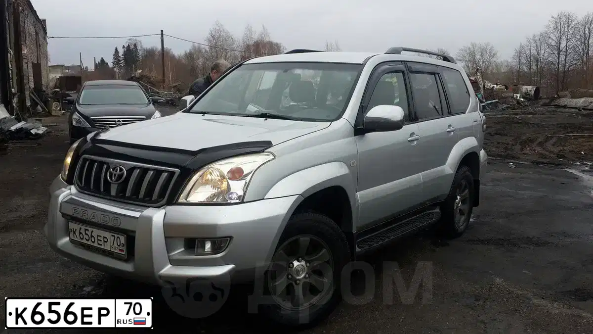 Фото автомобиля TOYOTA LANDCRUISER, 2004 — госномер Н932АХ154. Цвет: серебристый
