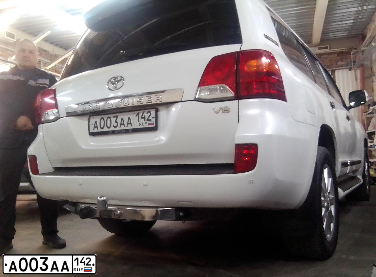 Фото автомобиля LEXUS LX, 2013 — госномер Е222ЕХ19. Цвет: Белый