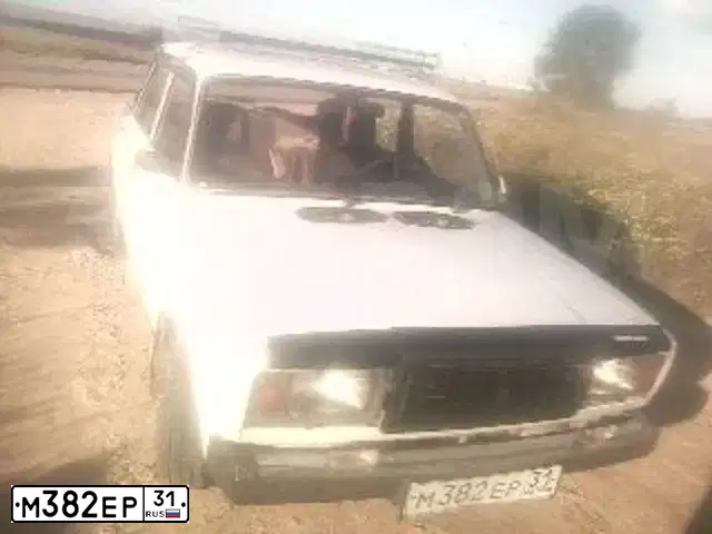 Фото автомобиля LADA 2107, 2006 — госномер М083КК82. Цвет: ЯРКО-БЕЛЫЙ