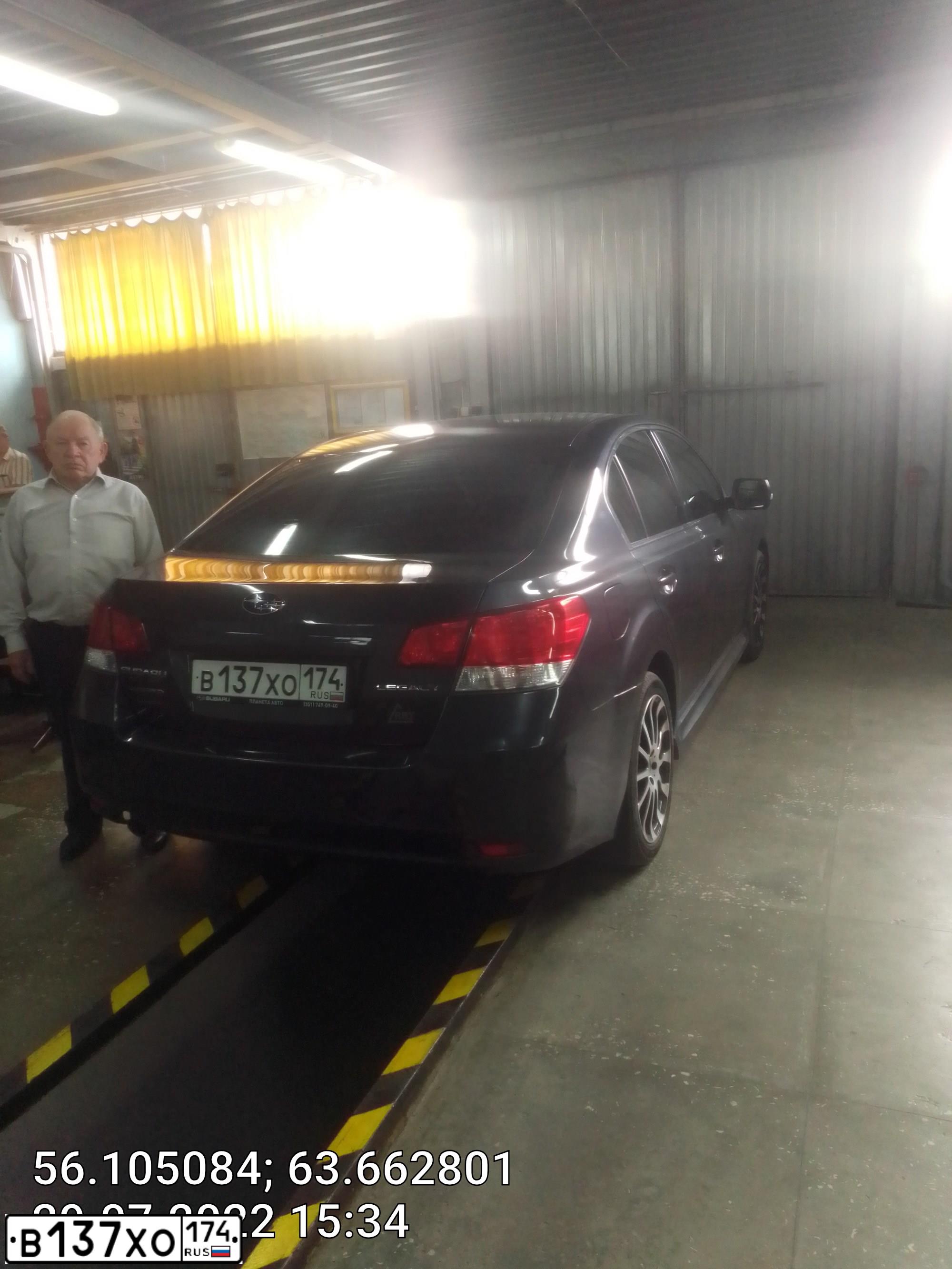 Фото автомобиля SUBARU LEGACY, 2011 — госномер Т717ТМ98. Цвет: Серый