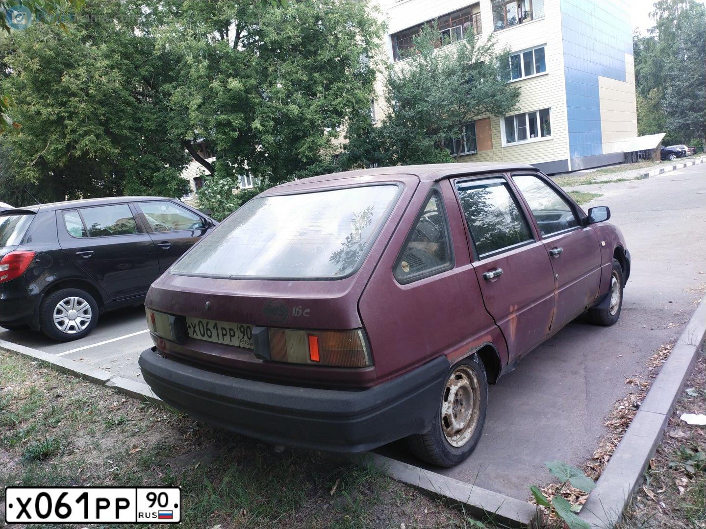 Фото автомобиля IZH 2126, 2004 — госномер Х061РР90. Цвет: КРАСНЫЙ