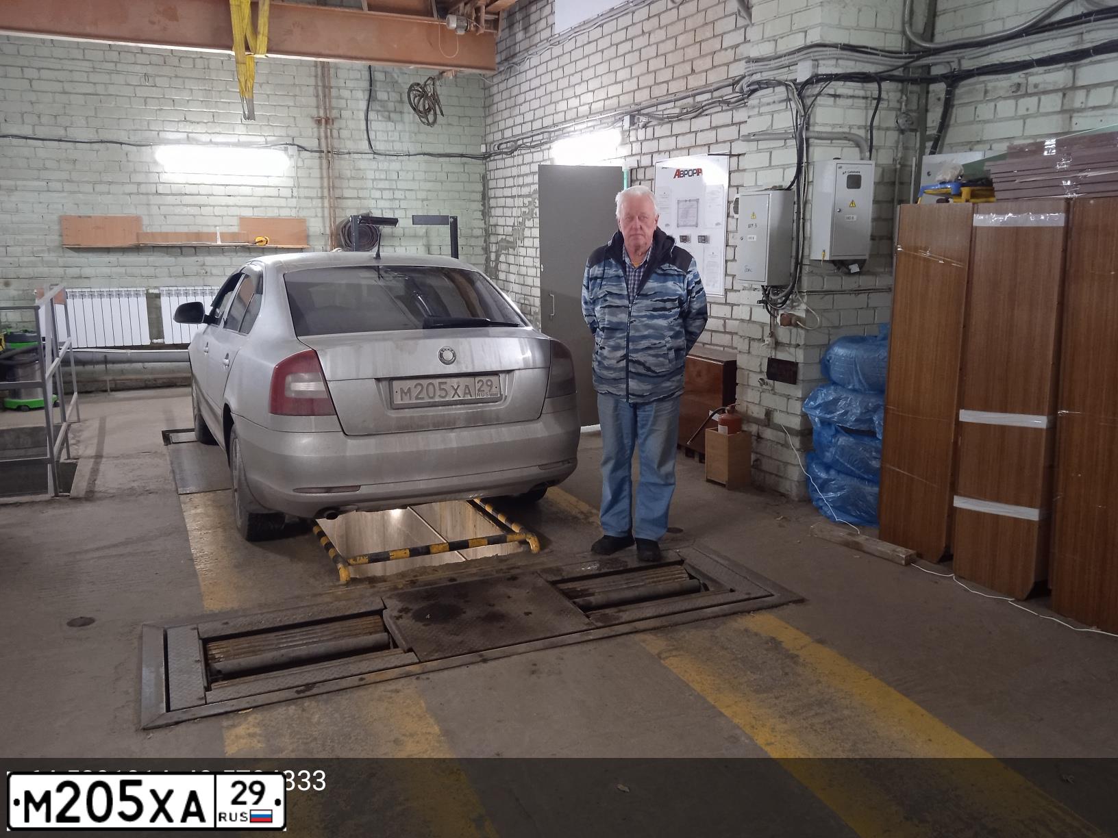 Фото автомобиля SKODA OCTAVIA, 2009 — госномер М205ХА29. Цвет: СЕРЕБРИСТЫЙ