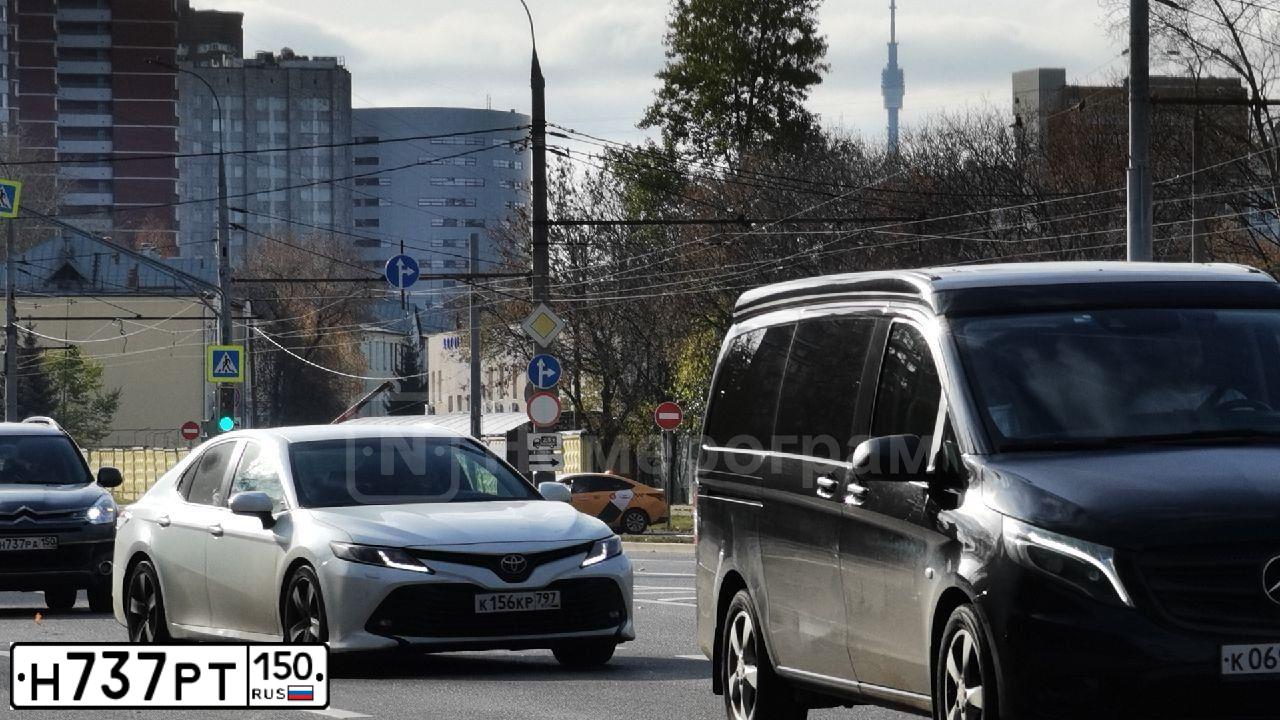 Фото автомобиля BMW SERIE 6, 2004 — госномер Т792ЕВ777. Цвет: СЕРЫЙ