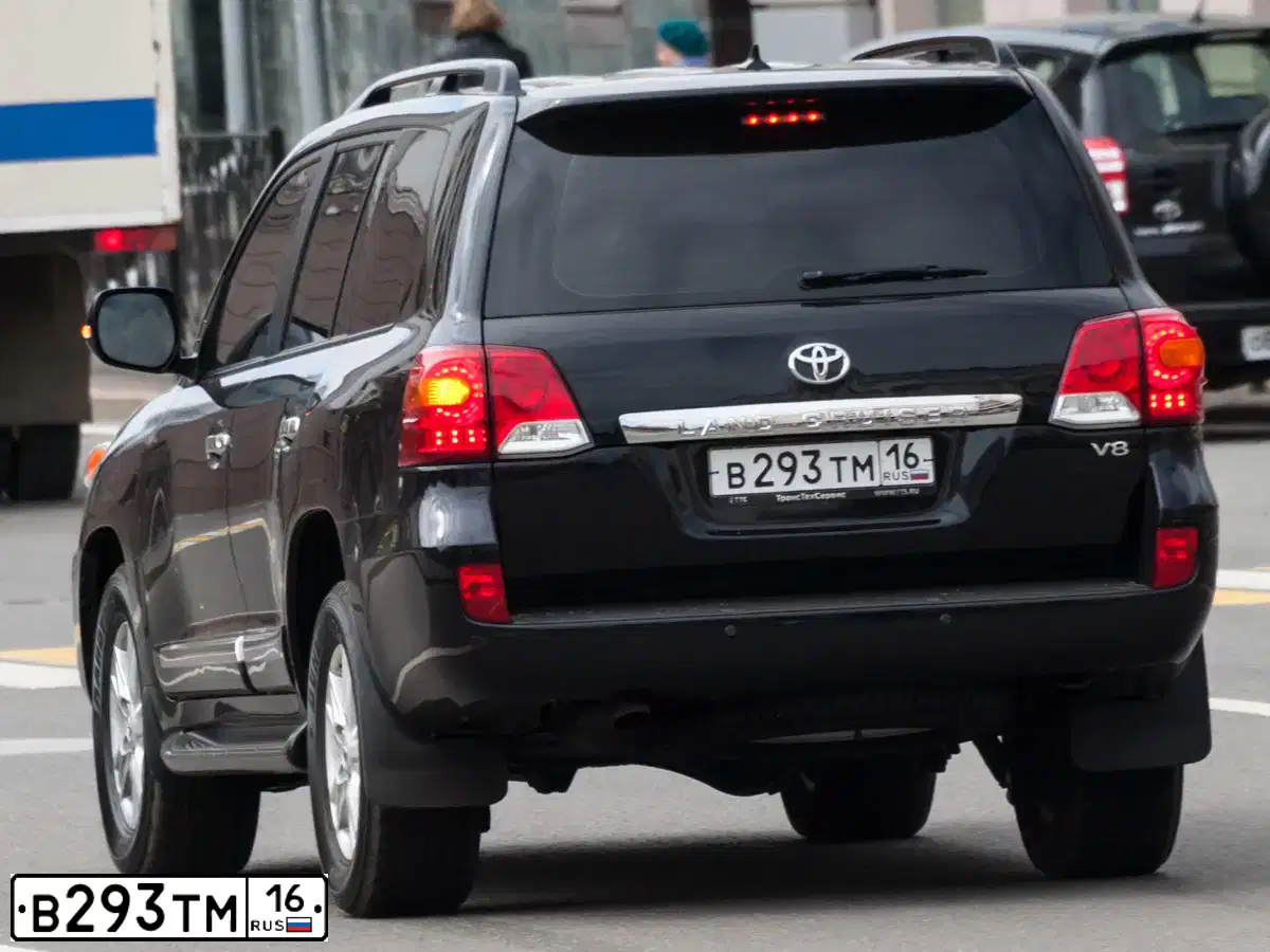 Фото автомобиля TOYOTA LANDCRUISER 200, 2013 — госномер В293ТМ16. Цвет: ЧЕРНЫЙ