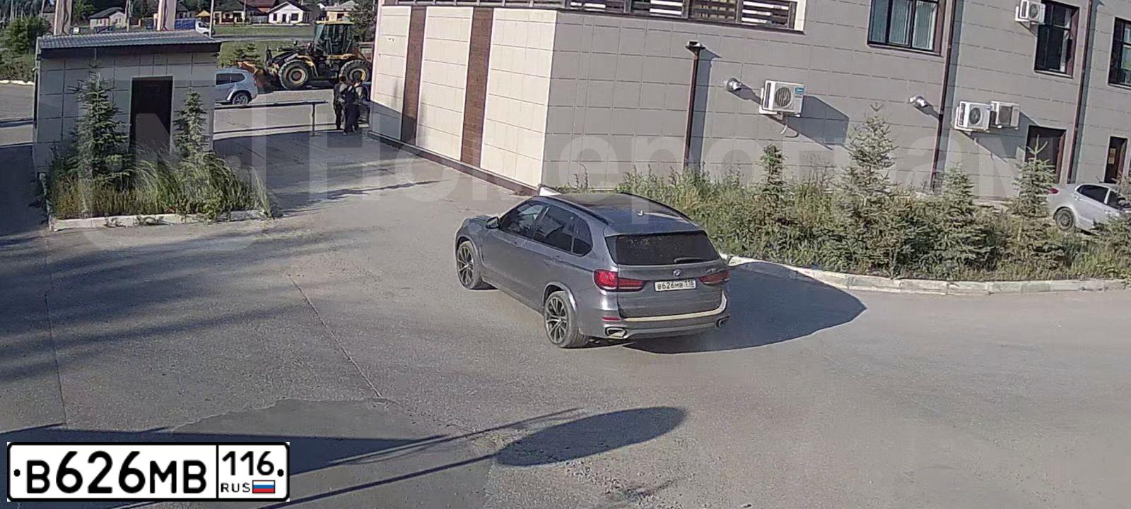 Фото автомобиля VOLKSWAGEN TOUAREG, 2013 — госномер В626МВ116. Цвет: ЧЕРНЫЙ