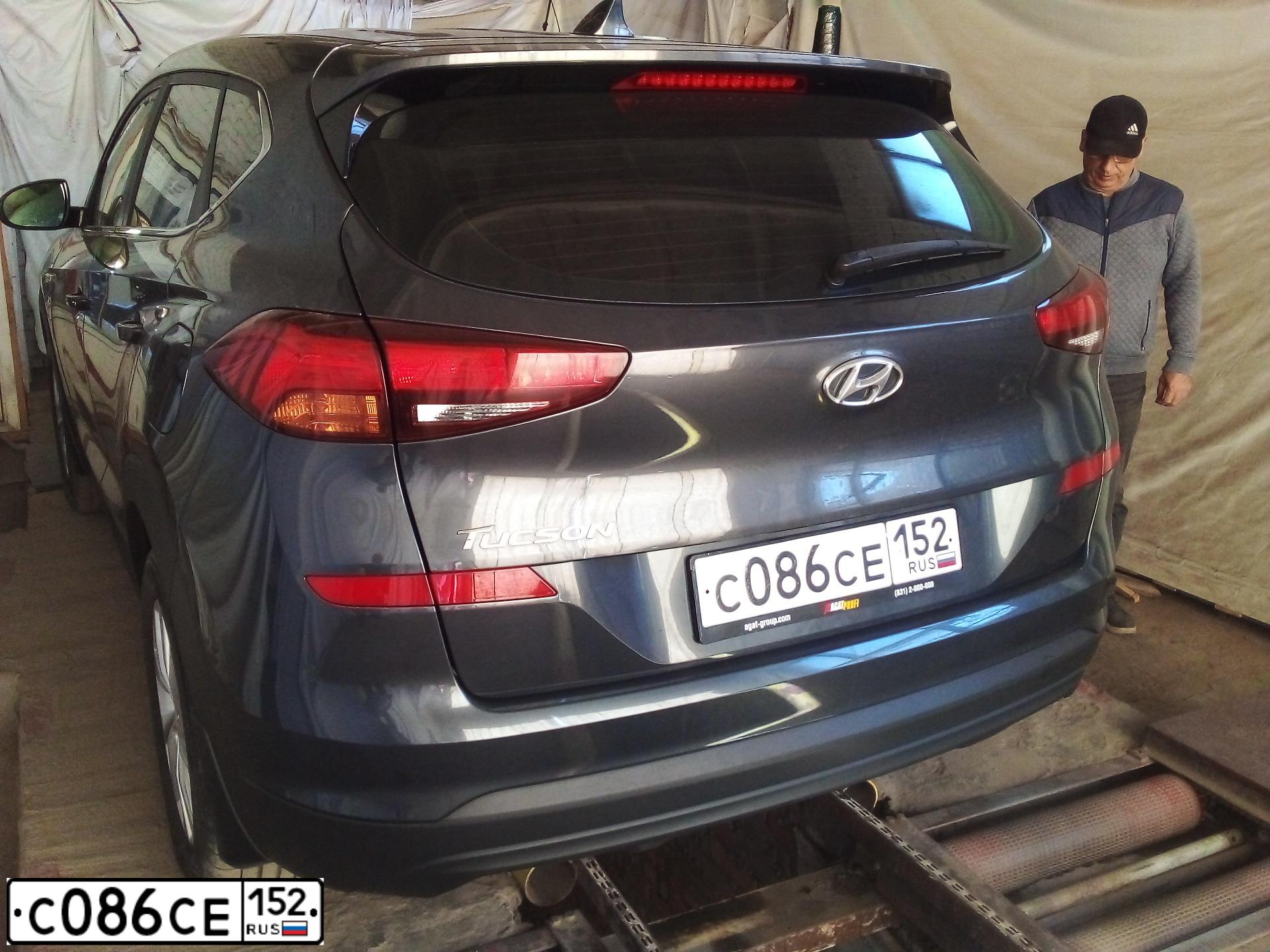 Фото автомобиля HYUNDAI TUCSON, 2020 — госномер С086СЕ152. Цвет: СЕРЫЙ