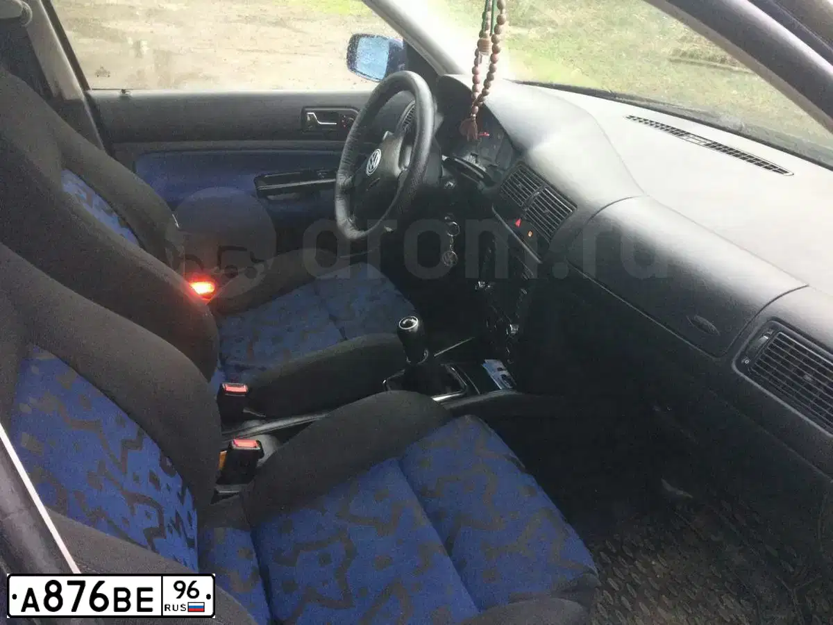 Фото автомобиля VOLKSWAGEN GOLF, 1998 — госномер А876ВЕ96. Цвет: СИНИЙ