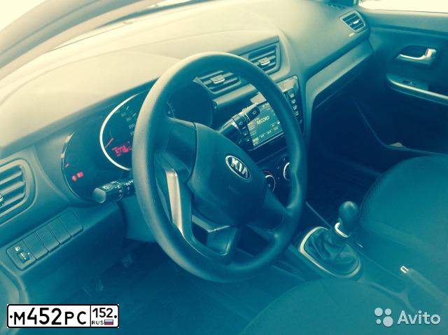 Фото автомобиля KIA RIO, 2013 — госномер М452РС152. Цвет: БЕЛЫЙ