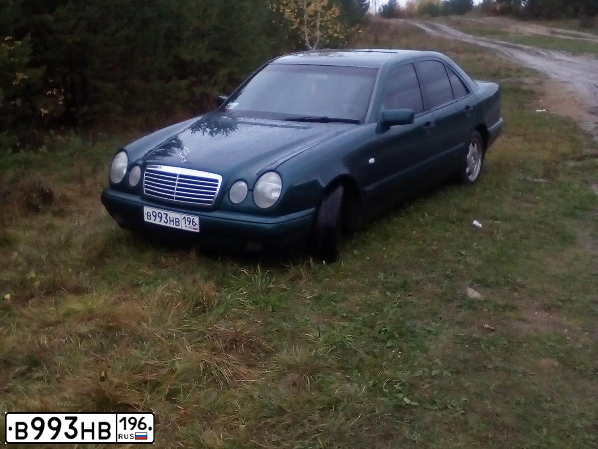 Фото автомобиля MERCEDES E-KLASSE, 1997 — госномер Е774МО196. Цвет: Темно-зеленый